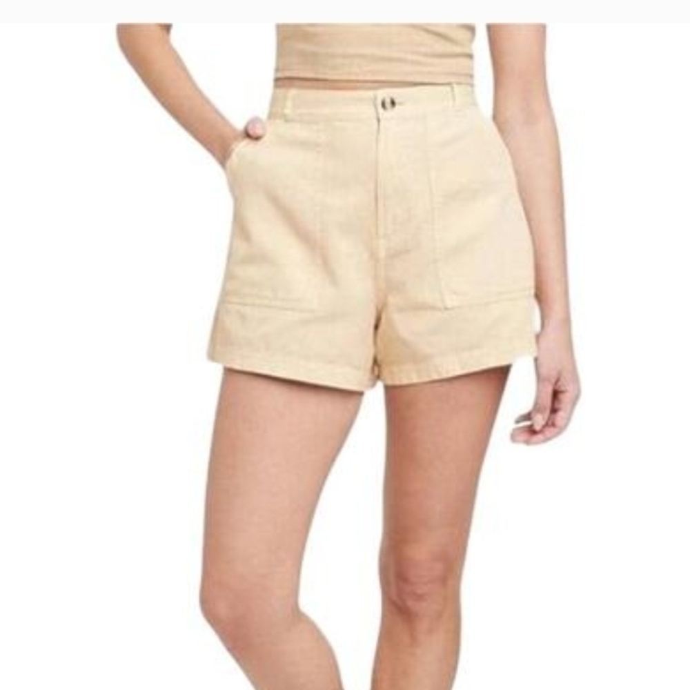 Universal Women Tan Cream Shorts SIZE 10